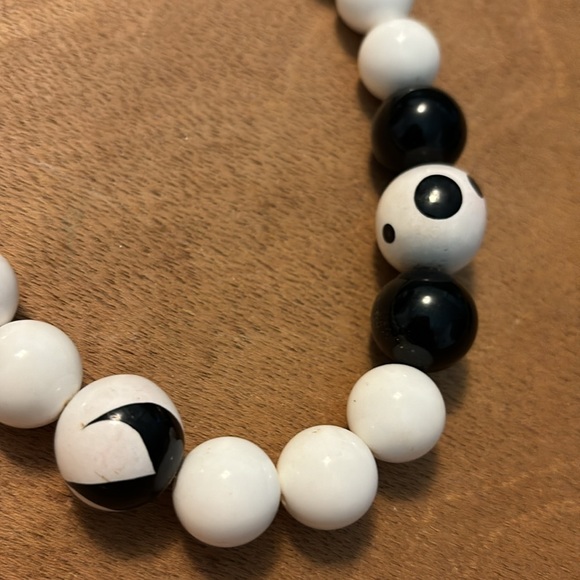 Vintage Designs by Paula retro 1980 black and white graduated bead necklace - Picture 3 of 4